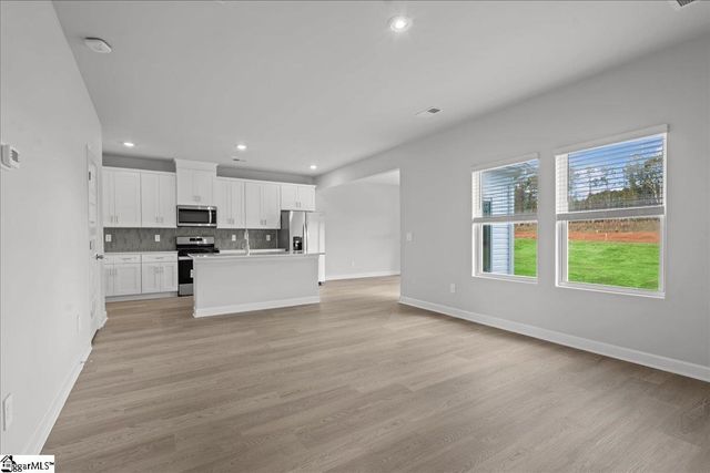 668 Cozy Bluff Road, Spartanburg, SC 29301