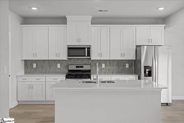 668 Cozy Bluff Road, Spartanburg, SC 29301