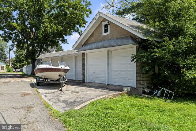 1221 PROSPECT AVE, Prospect Park, PA 19076