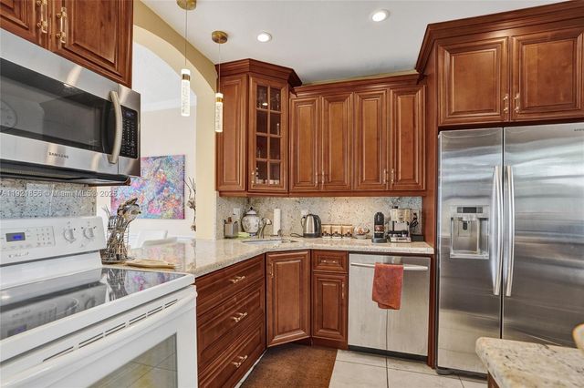 330 SE 2nd St 404E, Hallandale Beach, FL 33009