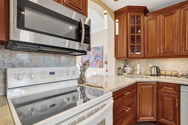 330 SE 2nd St 404E, Hallandale Beach, FL 33009