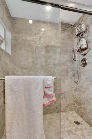 330 SE 2nd St 404E, Hallandale Beach, FL 33009