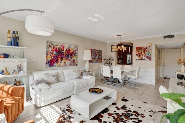 330 SE 2nd St 404E, Hallandale Beach, FL 33009