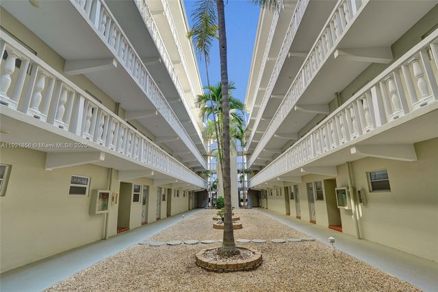 330 SE 2nd St 404E, Hallandale Beach, FL 33009