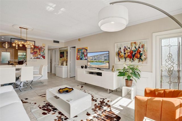 330 SE 2nd St 404E, Hallandale Beach, FL 33009