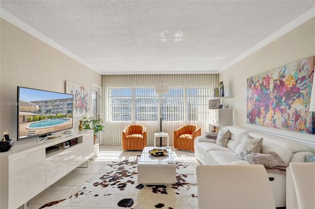 330 SE 2nd St 404E, Hallandale Beach, FL 33009