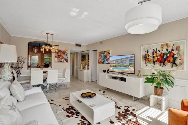 330 SE 2nd St 404E, Hallandale Beach, FL 33009