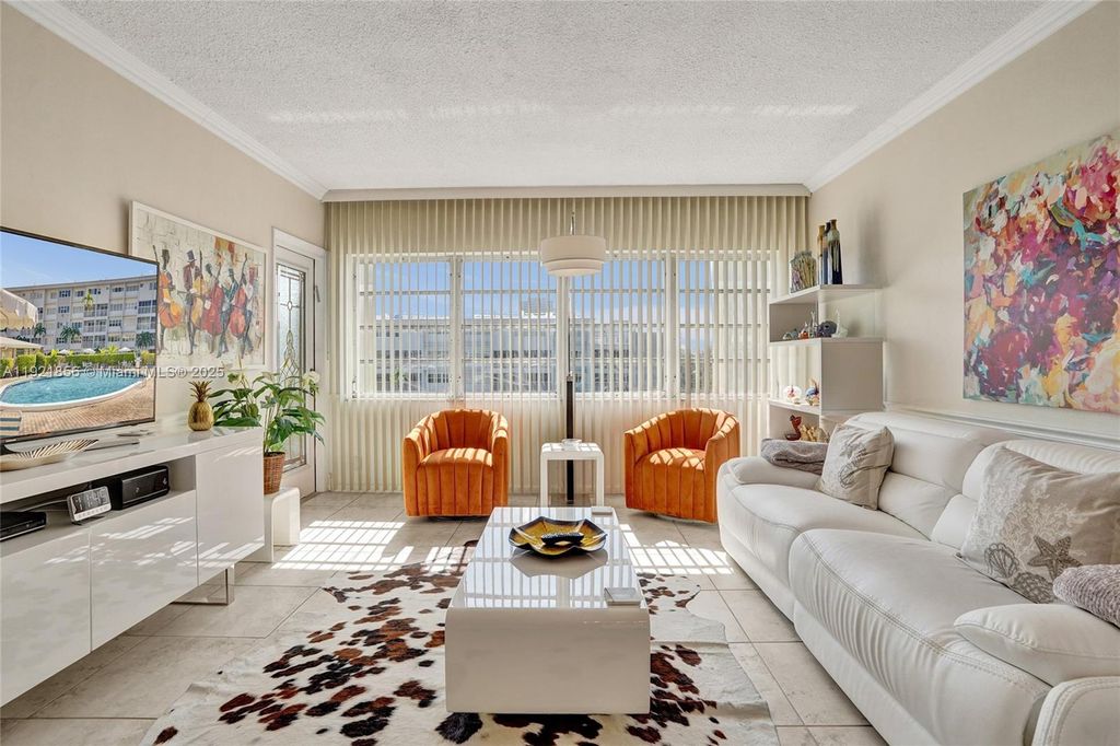 330 SE 2nd St 404E, Hallandale Beach, FL 33009