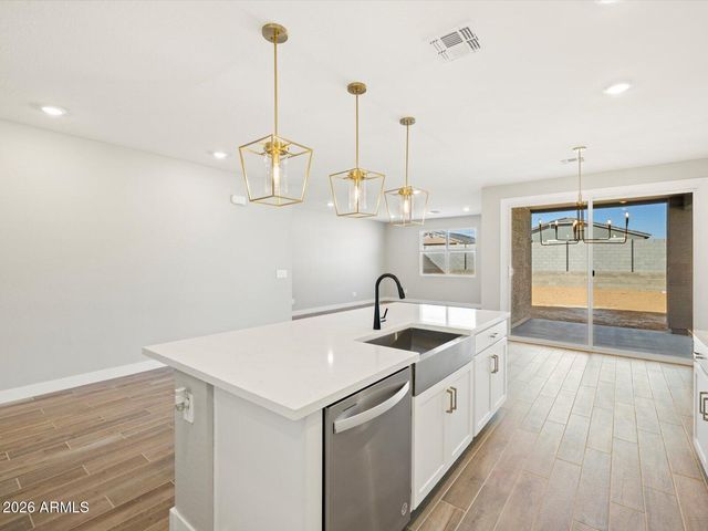 326 W FLATIRON Trail, Apache Junction, AZ 85120