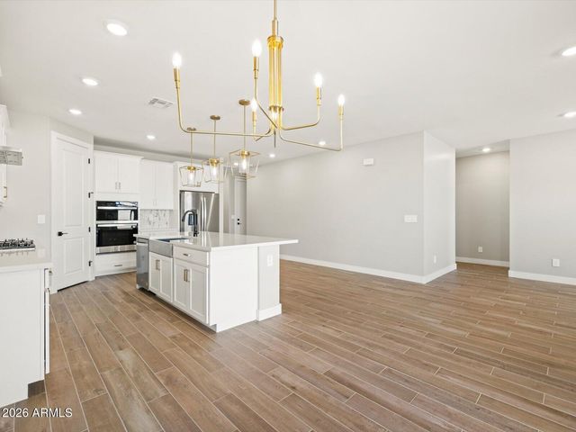 326 W FLATIRON Trail, Apache Junction, AZ 85120