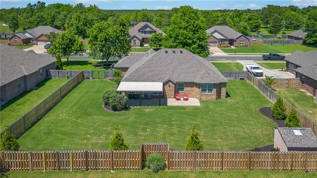 3802 NE Oaktrace Avenue, Bentonville, AR 72712