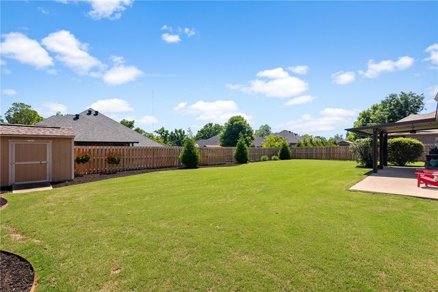 3802 NE Oaktrace Avenue, Bentonville, AR 72712