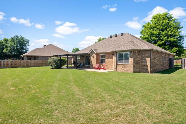 3802 NE Oaktrace Avenue, Bentonville, AR 72712