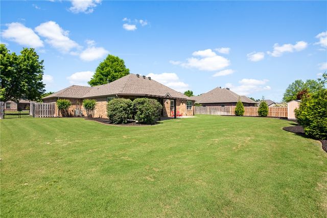 3802 NE Oaktrace Avenue, Bentonville, AR 72712