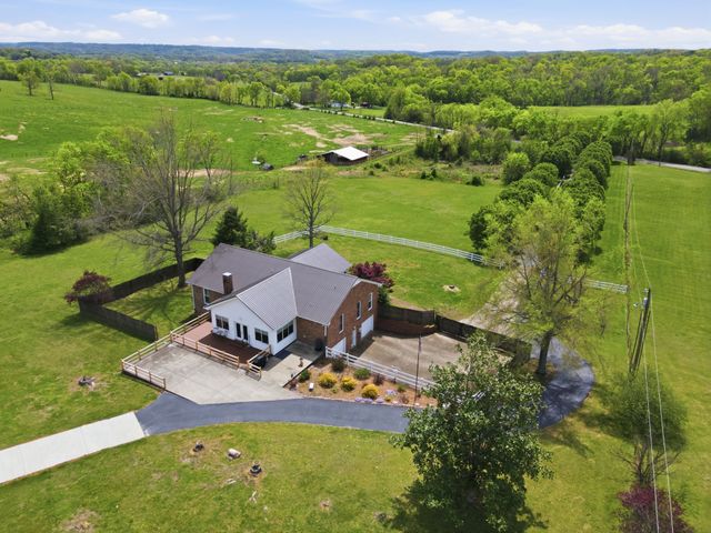 2149 Mooresville Pike, Culleoka, TN 38451