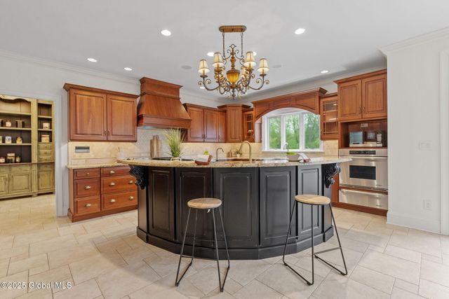 1014 Catherines Woods Drive, Niskayuna, NY 12309