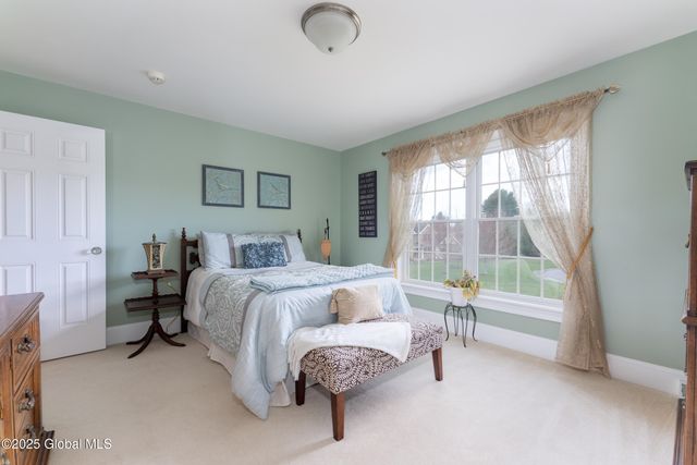 1014 Catherines Woods Drive, Niskayuna, NY 12309