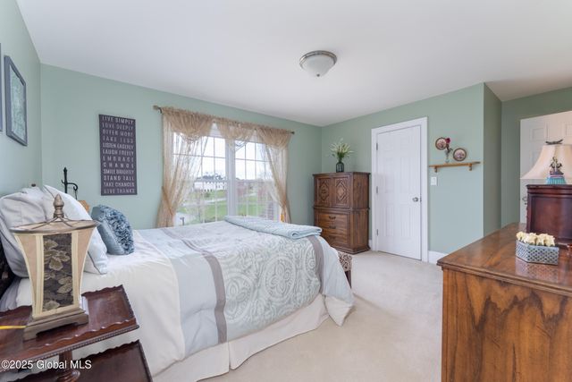 1014 Catherines Woods Drive, Niskayuna, NY 12309