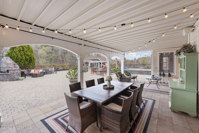 1014 Catherines Woods Drive, Niskayuna, NY 12309