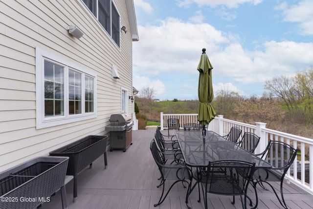 1014 Catherines Woods Drive, Niskayuna, NY 12309