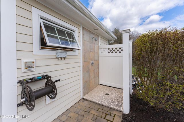 1014 Catherines Woods Drive, Niskayuna, NY 12309