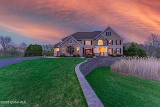 1014 Catherines Woods Drive, Niskayuna, NY 12309
