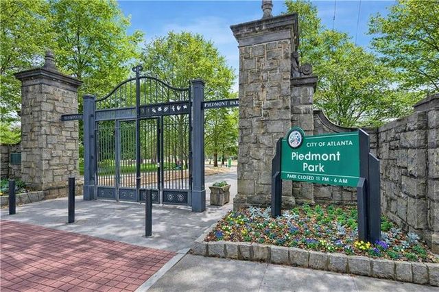 750 Yorkshire Road N, Atlanta, GA 30306
