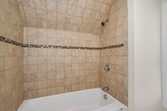61 Marlborough Street 6, Lowell, MA 01851