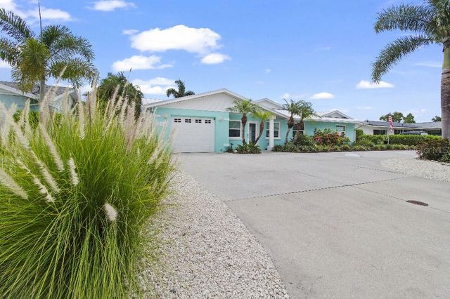 810 25TH AVENUE W, Palmetto, FL 34221