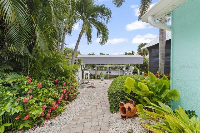 810 25TH AVENUE W, Palmetto, FL 34221