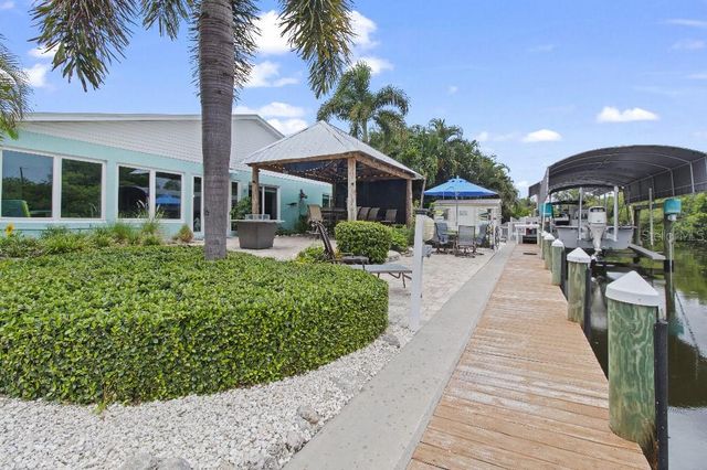 810 25TH AVENUE W, Palmetto, FL 34221