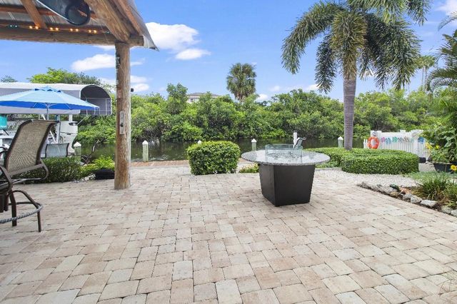 810 25TH AVENUE W, Palmetto, FL 34221