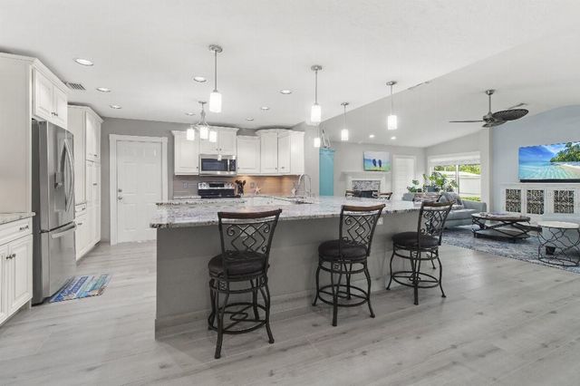 810 25TH AVENUE W, Palmetto, FL 34221