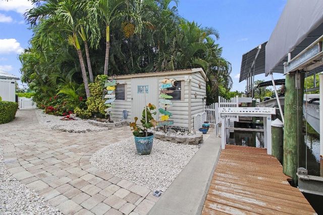 810 25TH AVENUE W, Palmetto, FL 34221