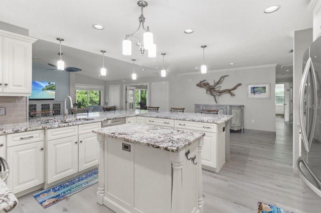 810 25TH AVENUE W, Palmetto, FL 34221