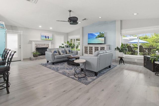 810 25TH AVENUE W, Palmetto, FL 34221