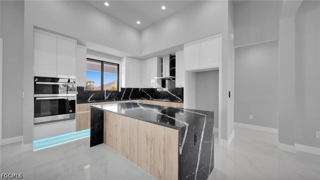 1521 NW 37th AVE, Cape Coral, FL 33993