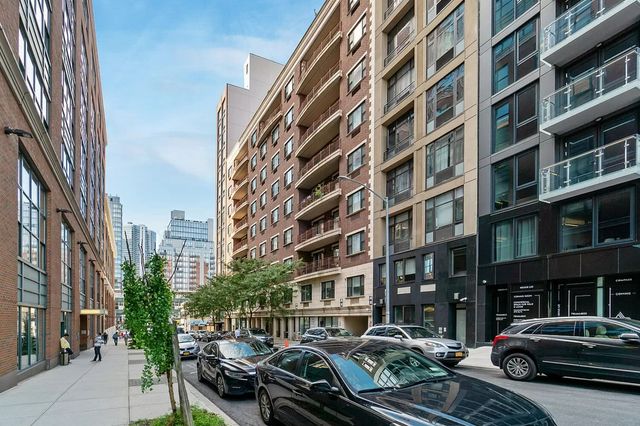 4126 27th St Apt 2B, New York City, NY 11101