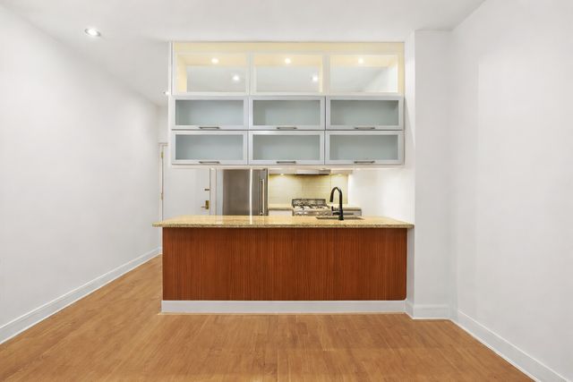 4126 27th St Apt 2B, New York City, NY 11101