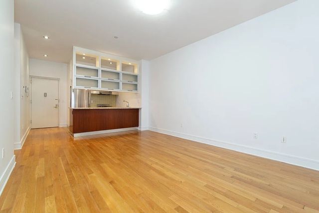 4126 27th St Apt 2B, New York City, NY 11101