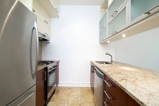 4126 27th St Apt 2B, New York City, NY 11101