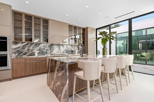 1099 NE 4th Avenue, Boca Raton, FL 33432