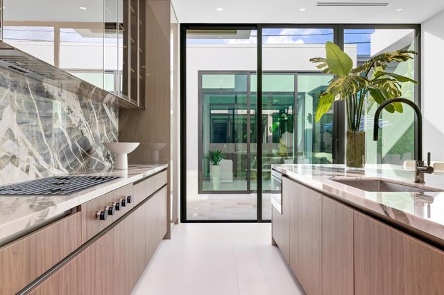 1099 NE 4th Avenue, Boca Raton, FL 33432