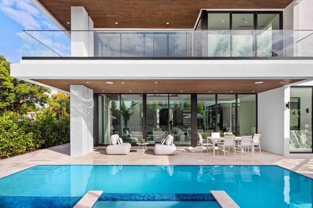 1099 NE 4th Avenue, Boca Raton, FL 33432