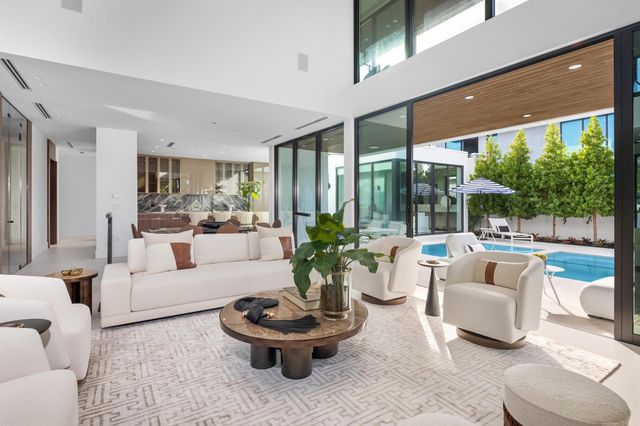 1099 NE 4th Avenue, Boca Raton, FL 33432