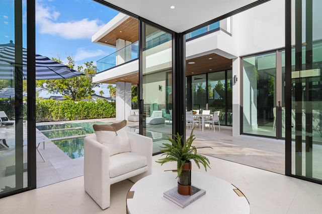 1099 NE 4th Avenue, Boca Raton, FL 33432