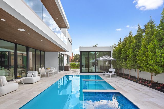 1099 NE 4th Avenue, Boca Raton, FL 33432