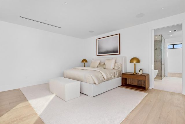 1099 NE 4th Avenue, Boca Raton, FL 33432