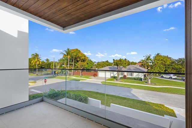 1099 NE 4th Avenue, Boca Raton, FL 33432