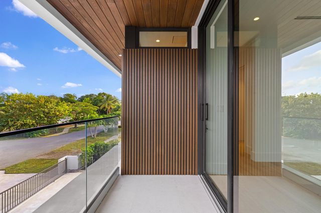 1099 NE 4th Avenue, Boca Raton, FL 33432